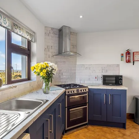 Mcdara Island View بيت للعطل *