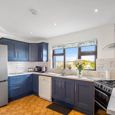 بيت للعطل Mcdara Island View *