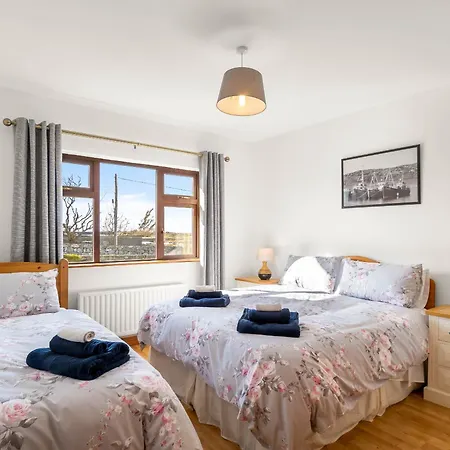 بيت للعطل Mcdara Island View Carna